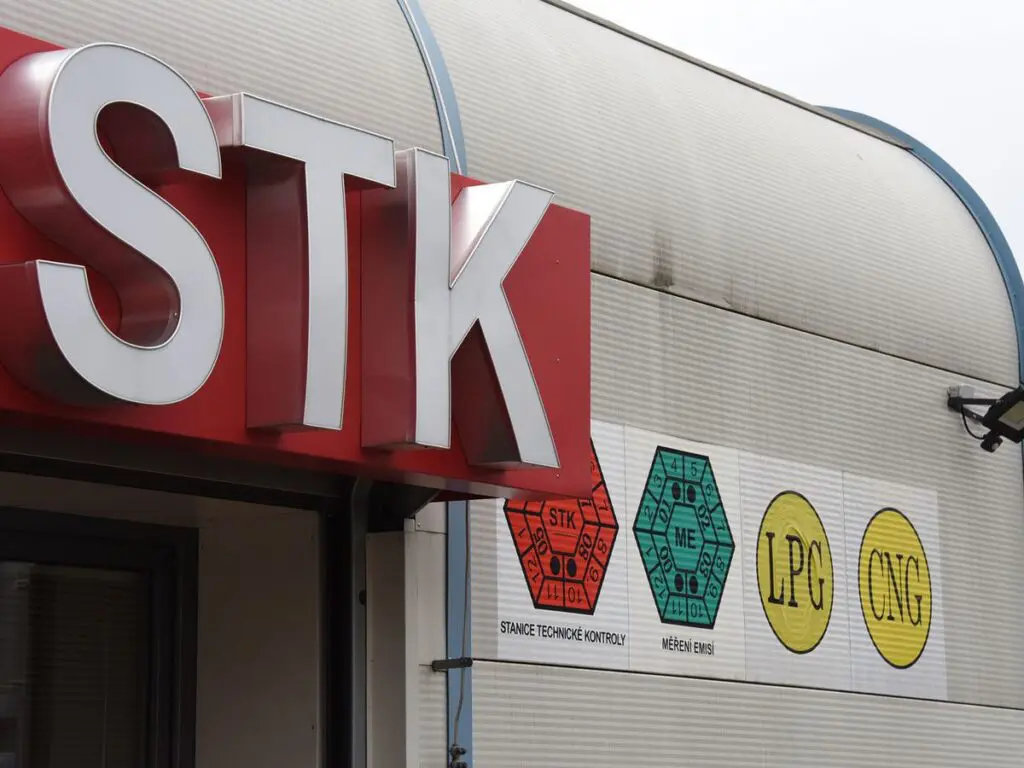 STK Autoservis Praha 6 Řepy a Praha 8 Bohnice Auto Papoušek